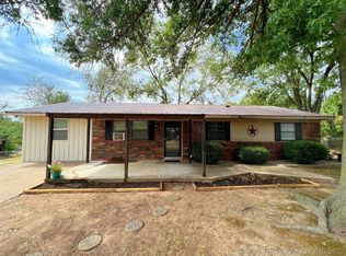 20935 S Vina Ave, Tahlequah, OK 74464