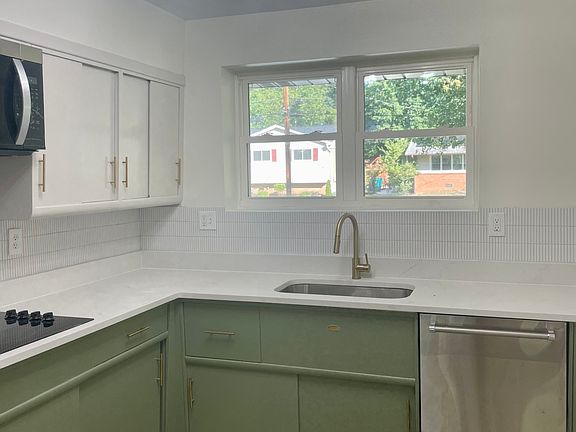 4th image of 902 Malta Ln