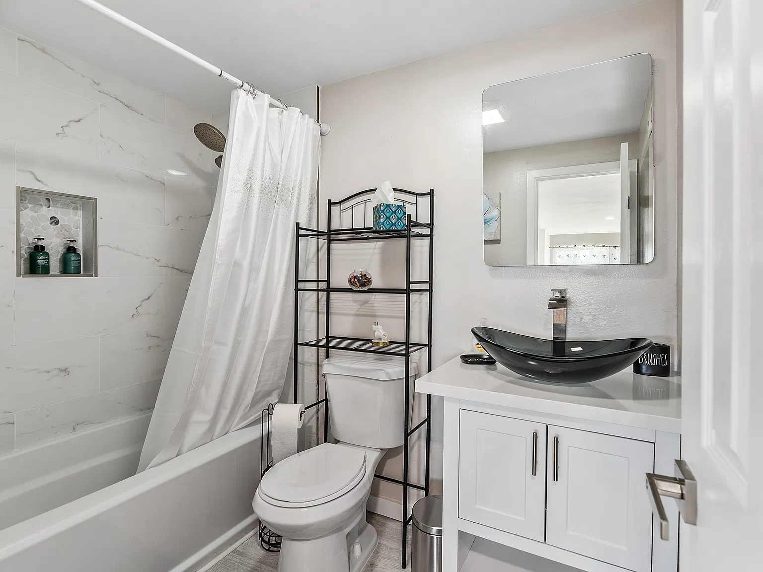 3 bed, 1235 sqft, $5,000 — Photo 4