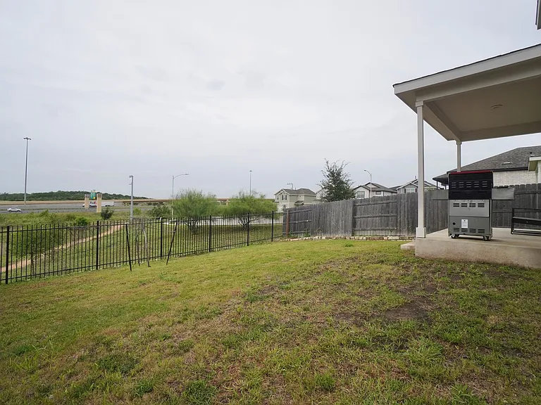 11112 Mestengo Dr — Photo 32