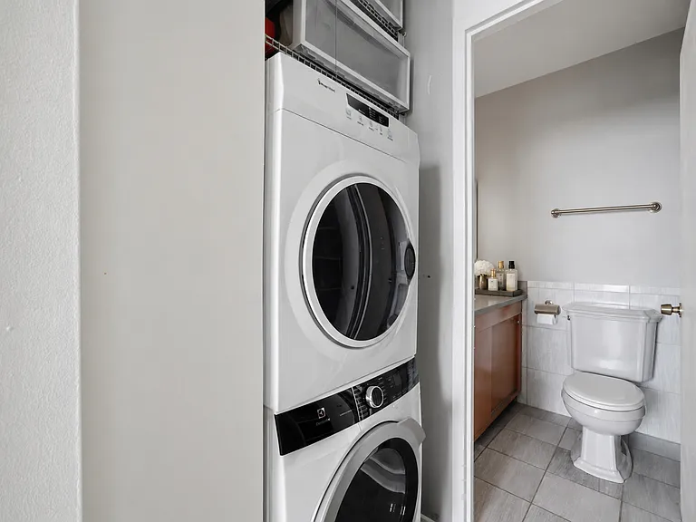 3200 N Lake Shore Dr #2102 — Photo 16