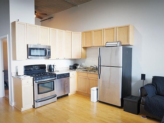 5th image of 320 E 21st St Unit 409