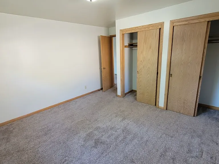 319 E Harris St — Photo 5