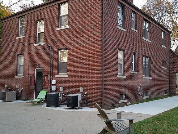 2nd image of 665 Bloomfield Ct