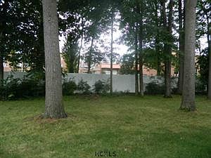 2nd image of 10 Woodland Ct