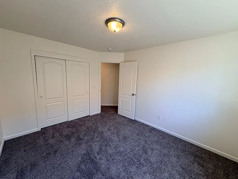 937 Neal St — Photo 33