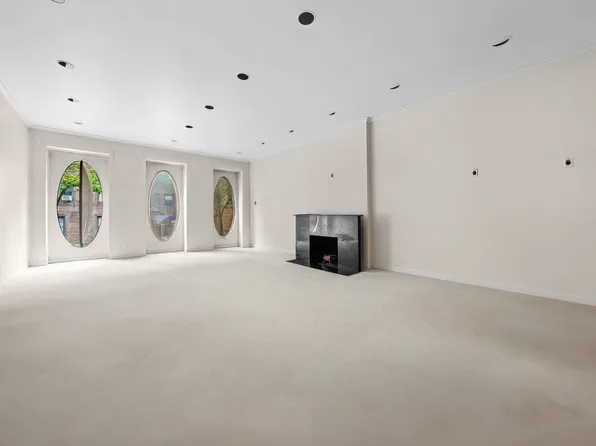 251 East 71st Street image 3 of 11