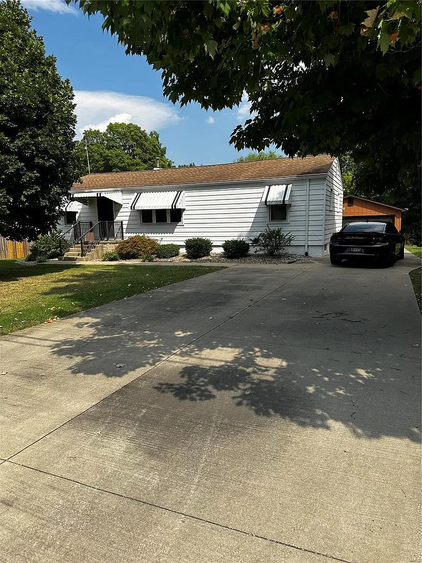 412 Plainview Dr photo 1