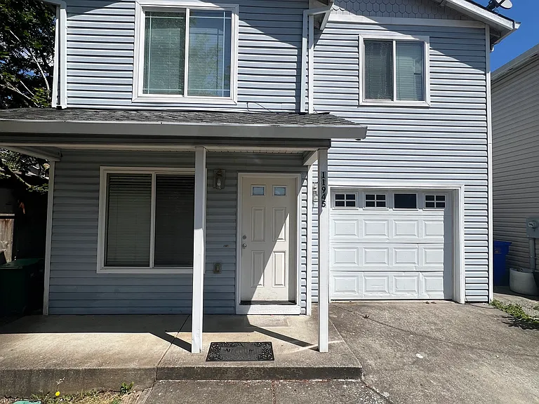 11945 SE Holgate Blvd — Photo 1