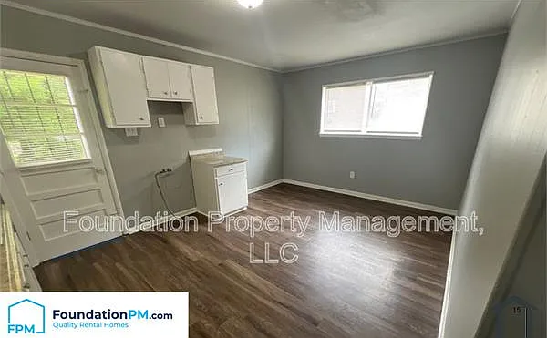 502 Charter Ave — Photo 4