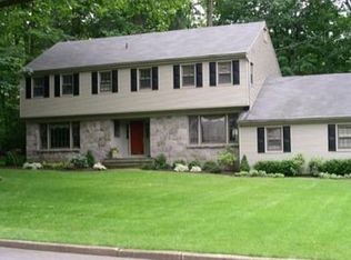 618 Pawnee Ln, Franklin Lakes, NJ 07417