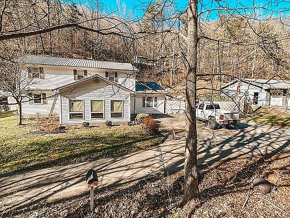 4th image of 140 Castle Dr