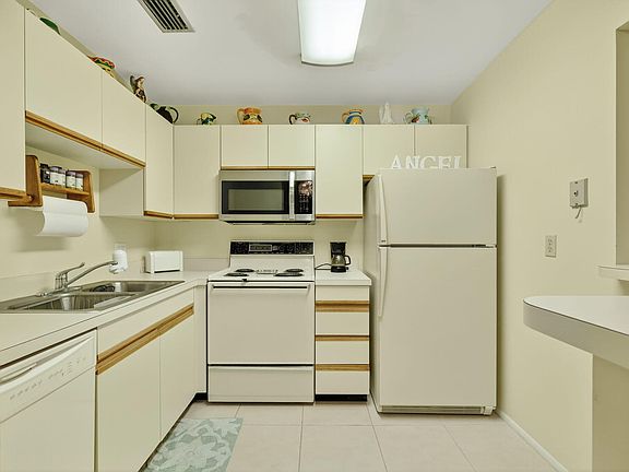 5th image of 23 Lake Vista Trail #204