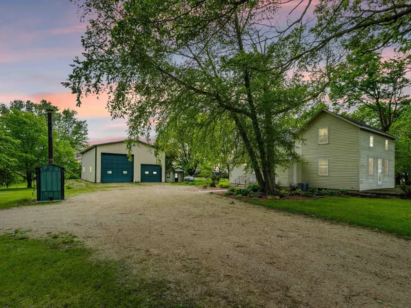 2471 Fairview Ave, Waverly, IA 50677