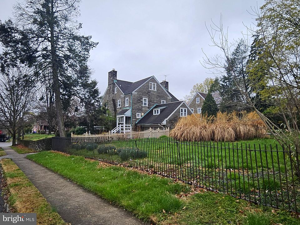 2nd image of 1029 66th Ave