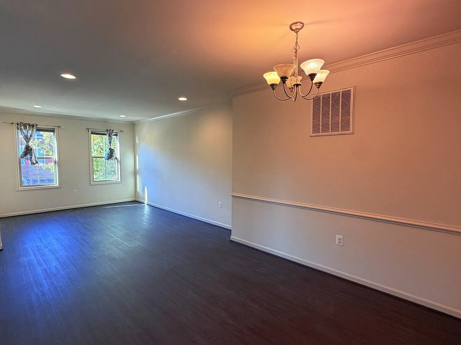 3 bed, 3.5 bath, 3117 sqft, $3,650 — Photo 2