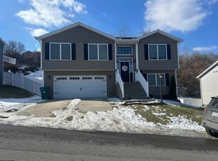 231 Woodbury Dr, Fairmont, WV 26554
