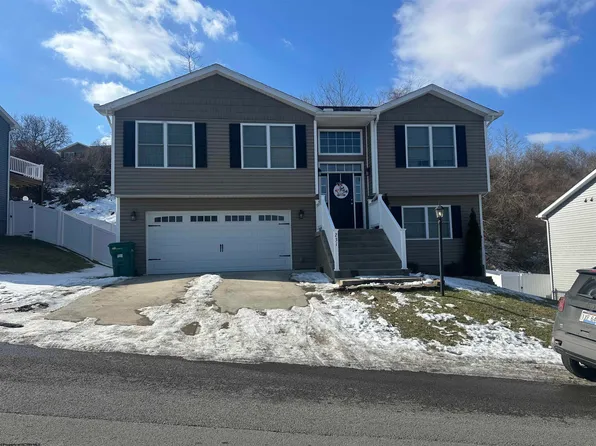231 Woodbury Dr, Fairmont, WV 26554