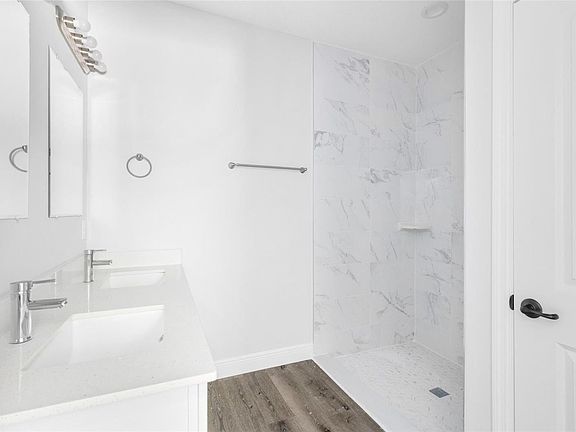 4th image of 22112 Mamaroneck Ave