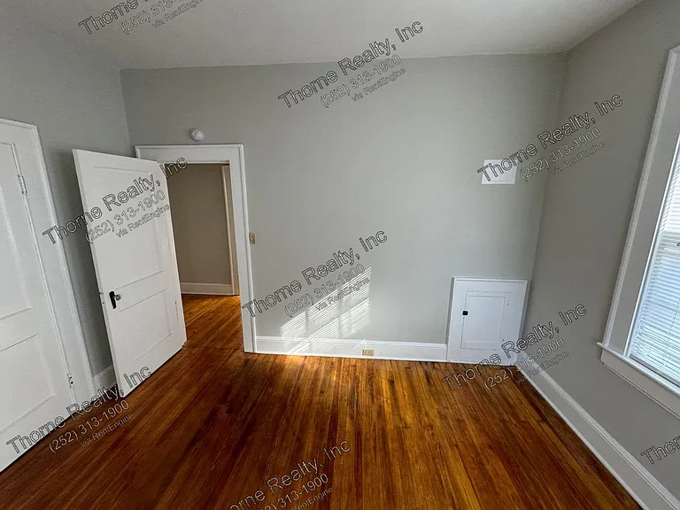 823 Western Ave — Photo 12
