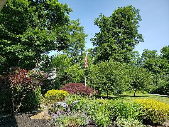 4th image of 18 Country Acres Dr