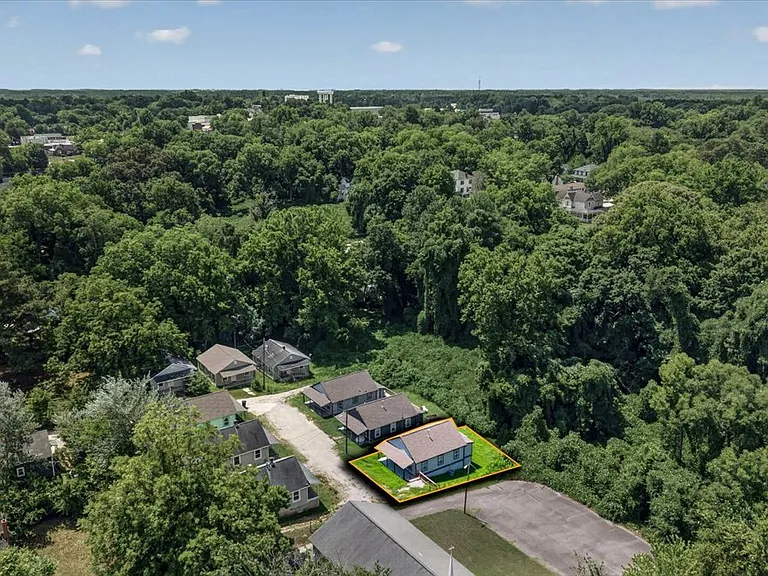415 Spring Ct — Photo 35