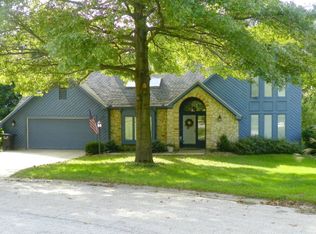 1212 Lakeridge Ct, Danville, IL 61832