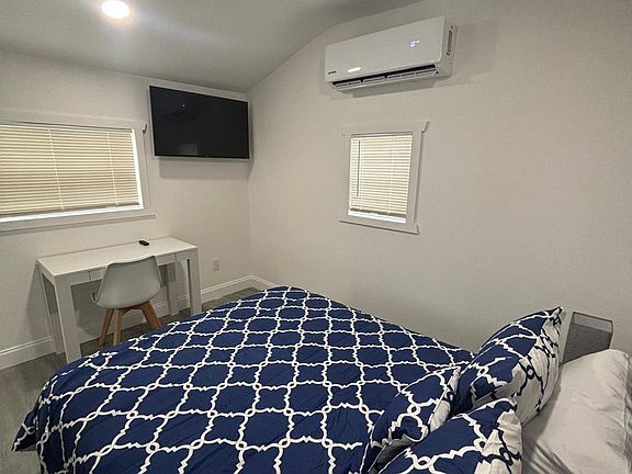 3rd image of 832 White Ln Floor 3