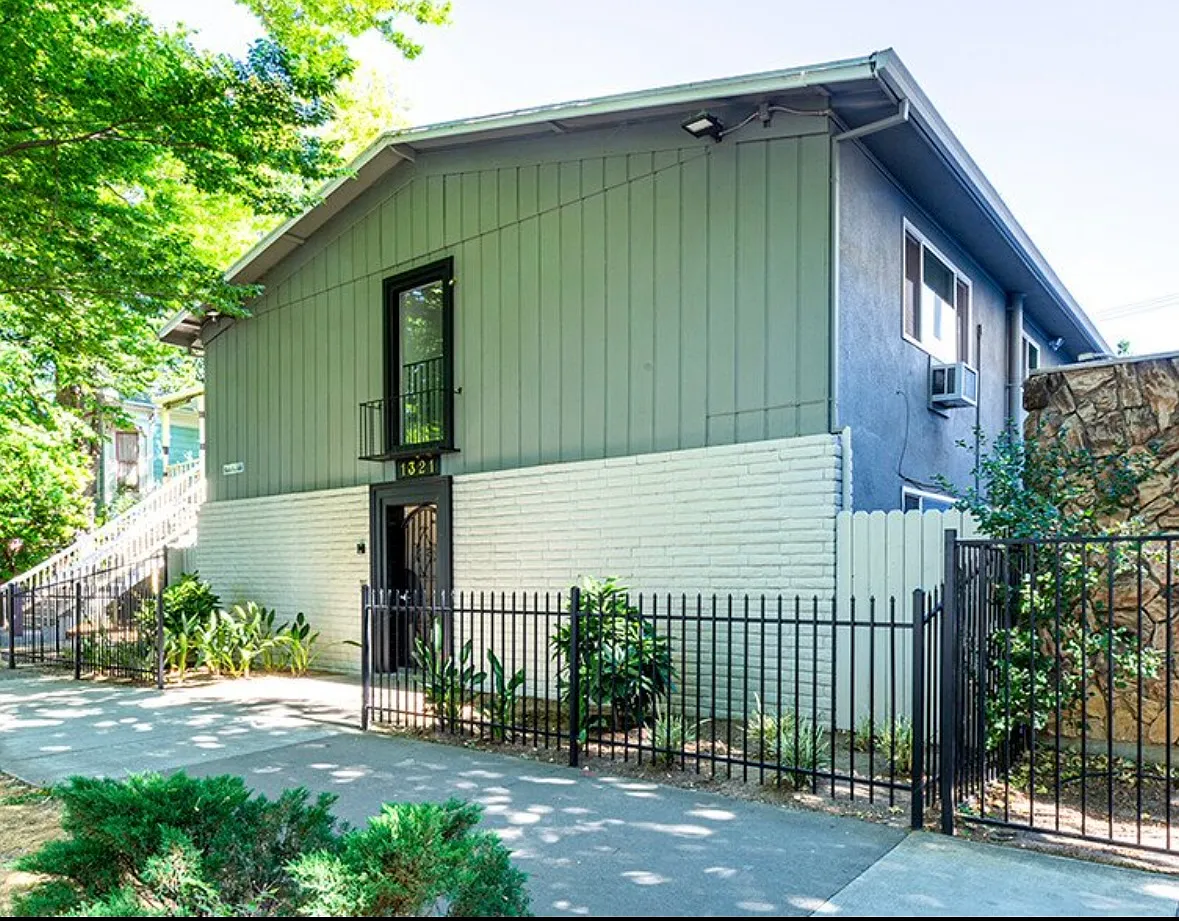 1321 E St — Photo 1