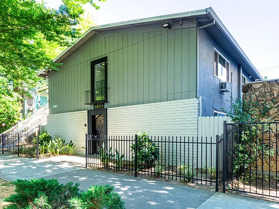 1321 E St #9