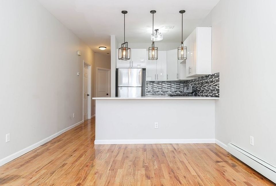 1st image of 251 Throop Ave #1