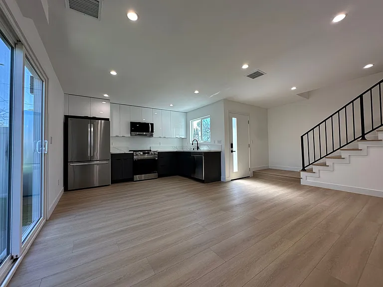 15045 Lemay St — Photo 2