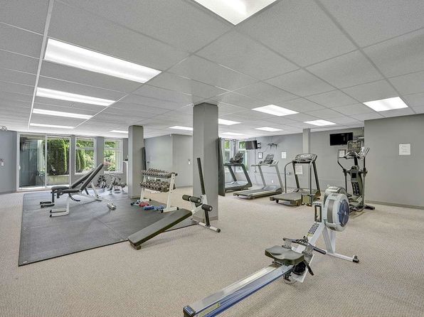 2 bedroom rental in Surrey — photo 21