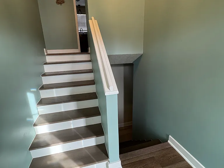 211 Clifford Dr — Photo 2