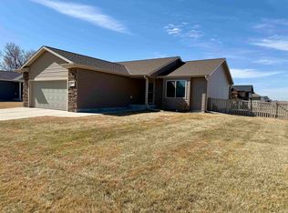 3247 Wendell Dr, Hastings, NE 68901