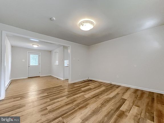 5th image of 21353 Cambridge Ave