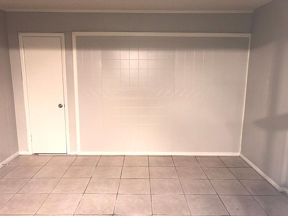 3rd image of 2815 Merriam Ln APT 1