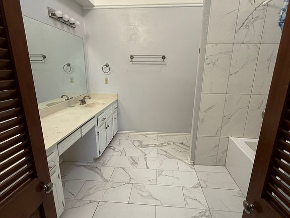 3rd image of 11301 Windmill Pl