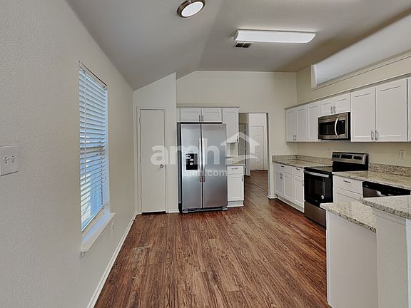 4th image of 1009 Whistle Stop Dr