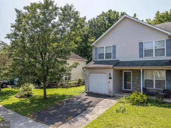 271 Shirley Ln, Pennsburg, PA 18073