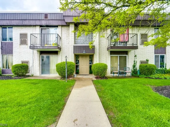 8583 N Akins Rd #202, North Royalton, OH 44133