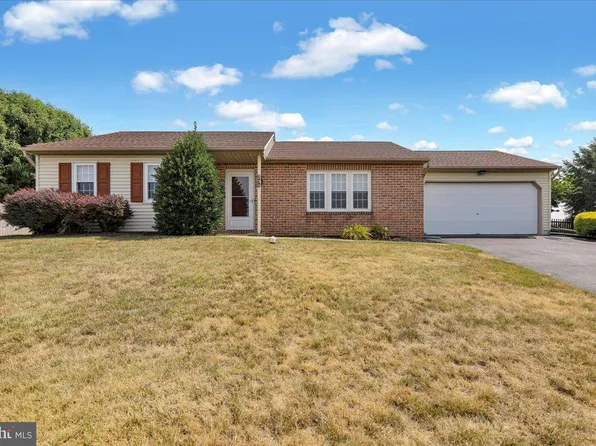 231 Hinkle Dr, New Holland, PA 17557