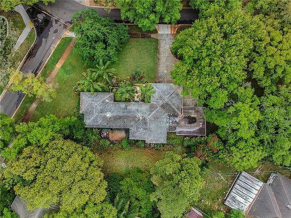 2nd image of 821 S Woodlyn Dr
