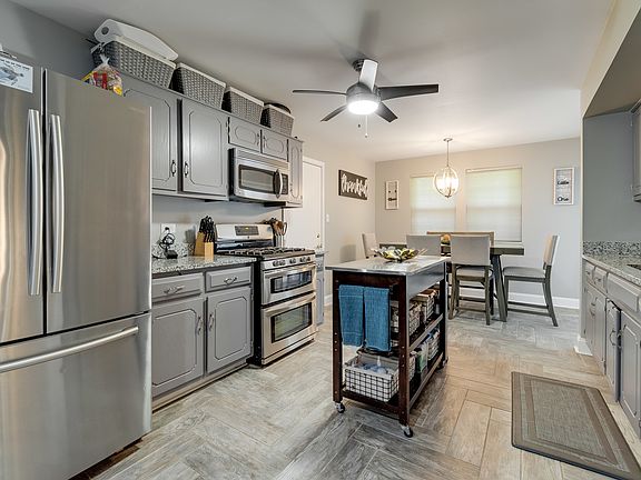 5th image of 7647 W Inverary Dr