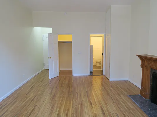 Rented by Alexander Hidalgo, Inc. | media 18