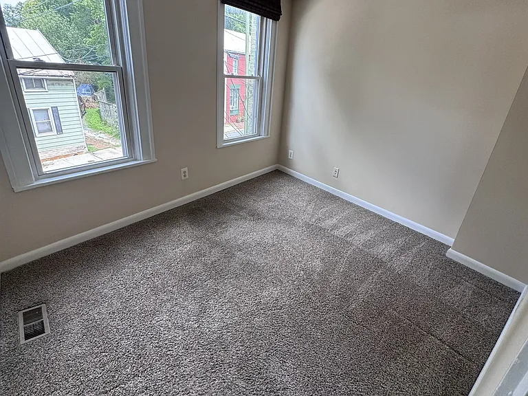 512 W South St — Photo 10