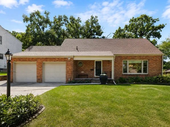 5814 Harwood Dr, Des Moines, IA 50312