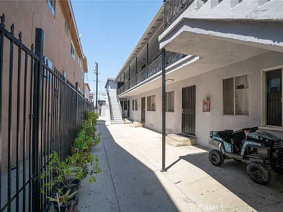 3rd image of 1425 Cedar Ave
