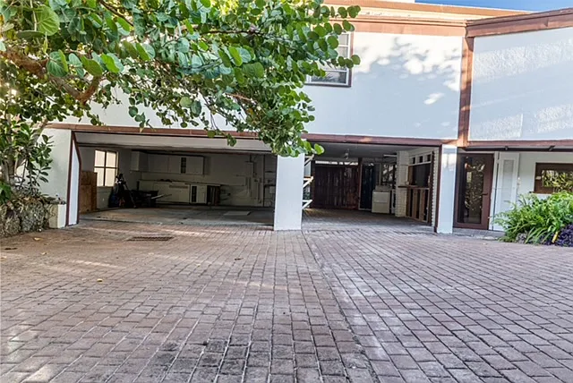 4 bed, 2820 sqft, $9,995 — Photo 3