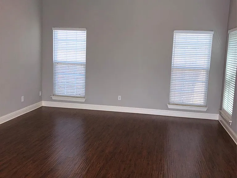10310 Chevy Chase Dr — Photo 21
